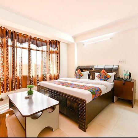 Hotel Gt International Tājganj Exteriör bild