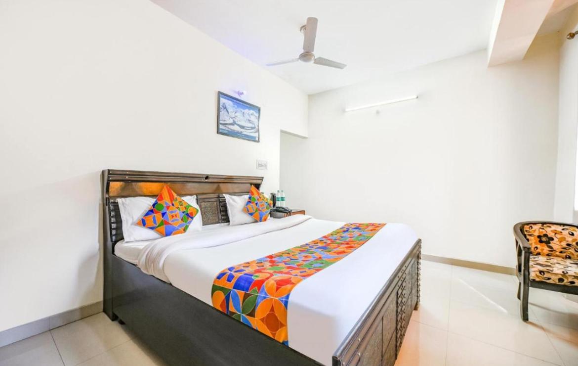 Hotel Gt International Tājganj Exteriör bild