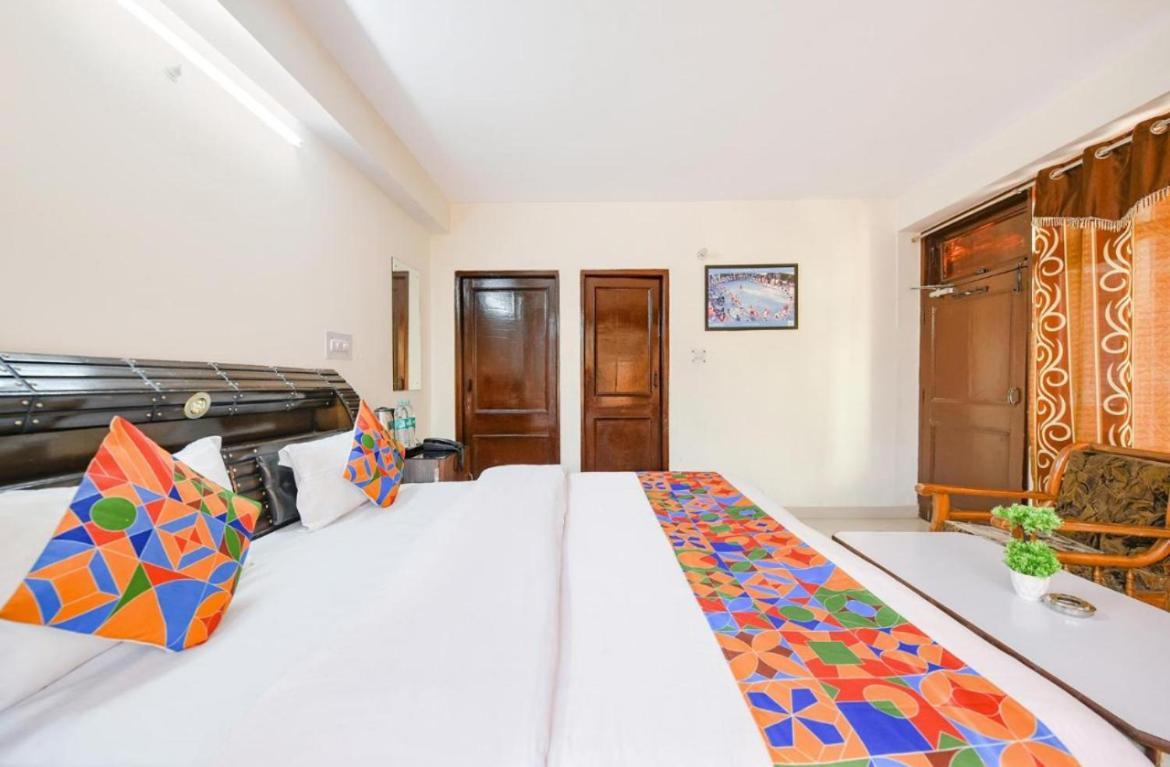 Hotel Gt International Tājganj Exteriör bild