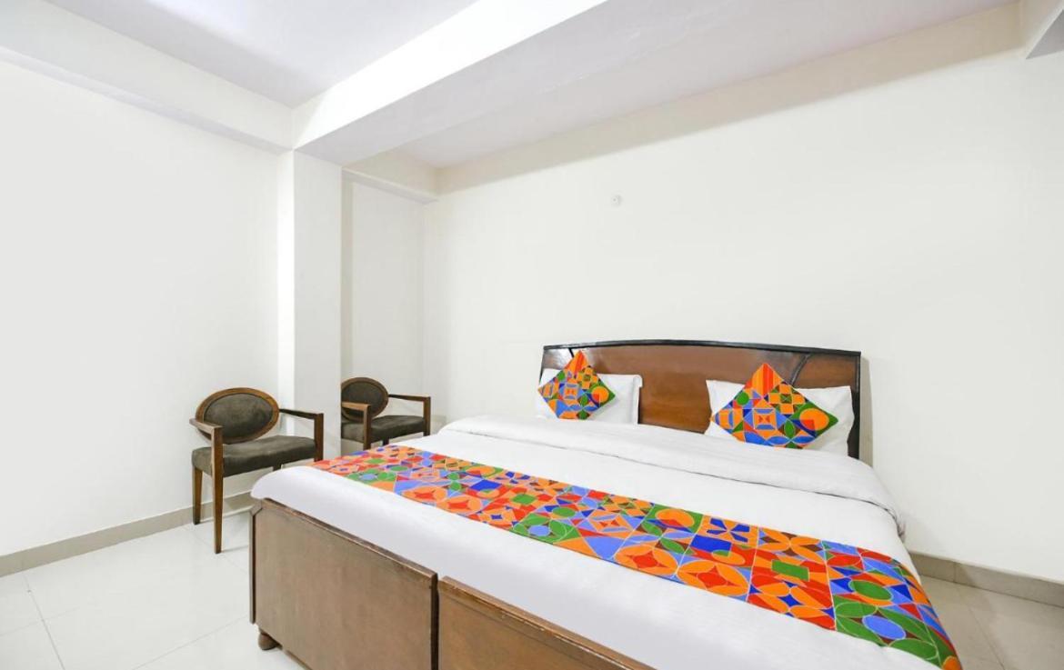 Hotel Gt International Tājganj Exteriör bild