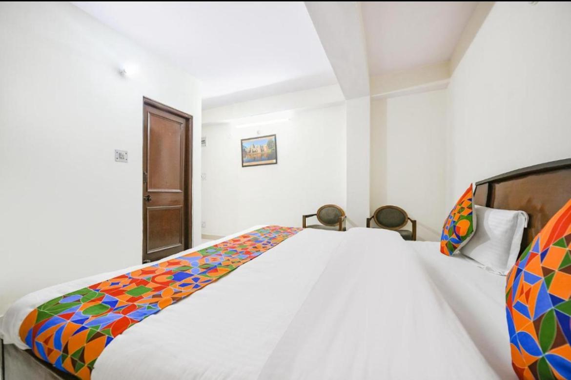 Hotel Gt International Tājganj Exteriör bild